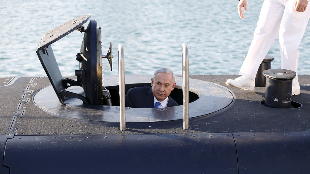Prime Minister Benjamin Netanyahu visiting an IDF sub 