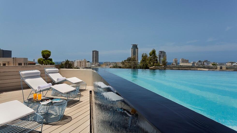 Бассейн в гостинице Полихаус.