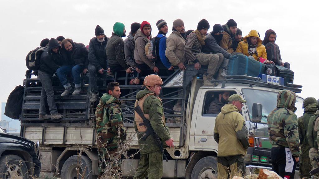 Syrian civilians fleeing the fighting in Aleppo 