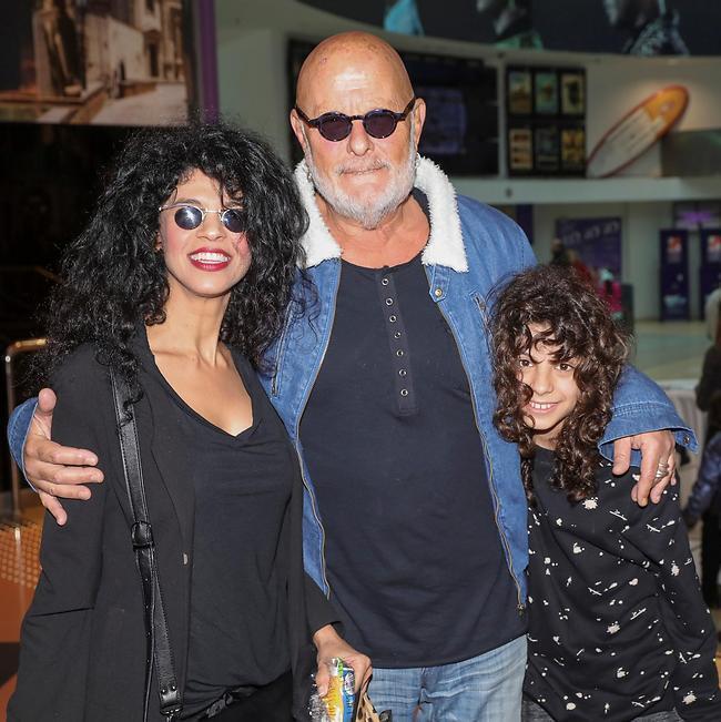 באיזה קרם אתם משתמשים? אריק סיני עם אשתו יפעת והבן ים
