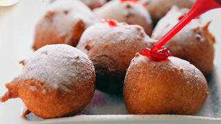 בלי שמרים: סופגניות מהירות לחנוכה