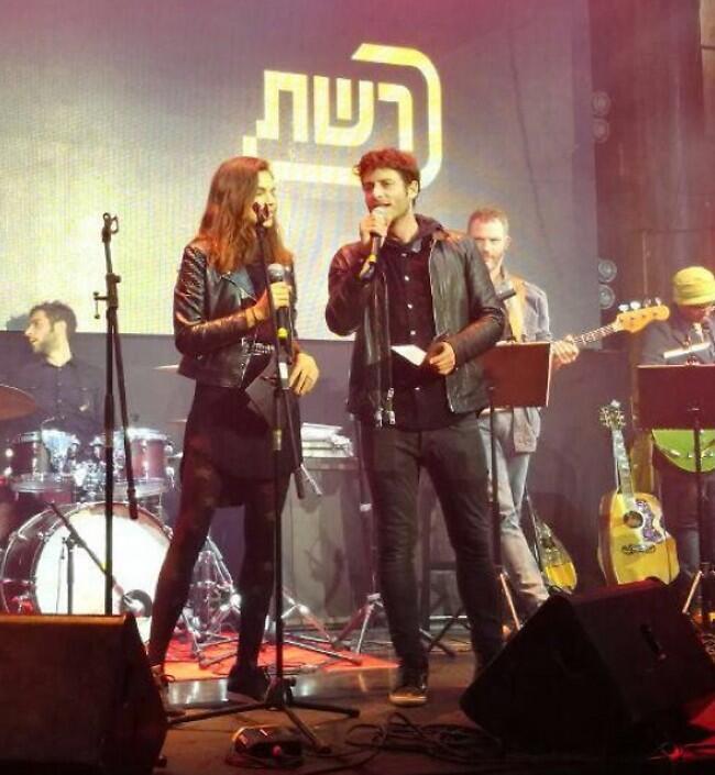 בתפקיד המנחים. שלומית מלכה מיכאל אלוני