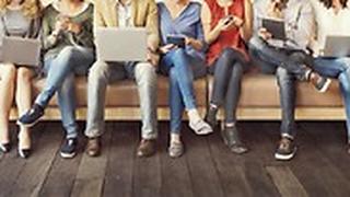 מחוברים למסכים