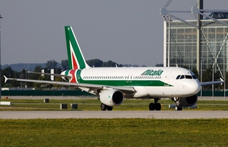 חברת התעופה הלאומית של איטליה מפסיקה למכור כרטיסי טיסה