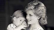 דיאנה עם בנה הארי ב-9 באוגוסט 1988                  