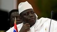 נשיא גמביה יחיא ג'אמה. לחץ צבאי     