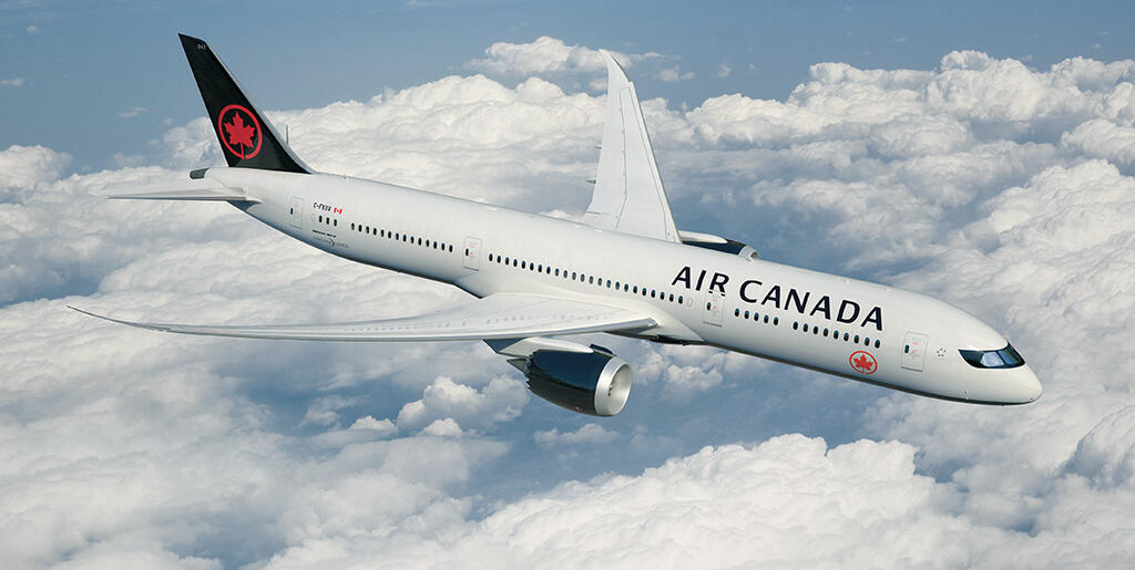 Air Canada airliner 