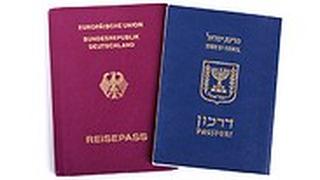 דרכון ישראלי ודרכון גרמני 