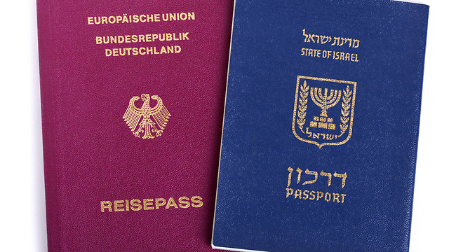 Паспорта Германии и Израиля 