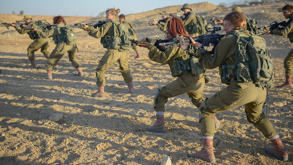 Израильские девушки в боевых частях 