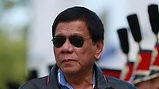 נשיא הפיליפינים רודריגו דוטרטה משמר כבוד באגיו סיטי