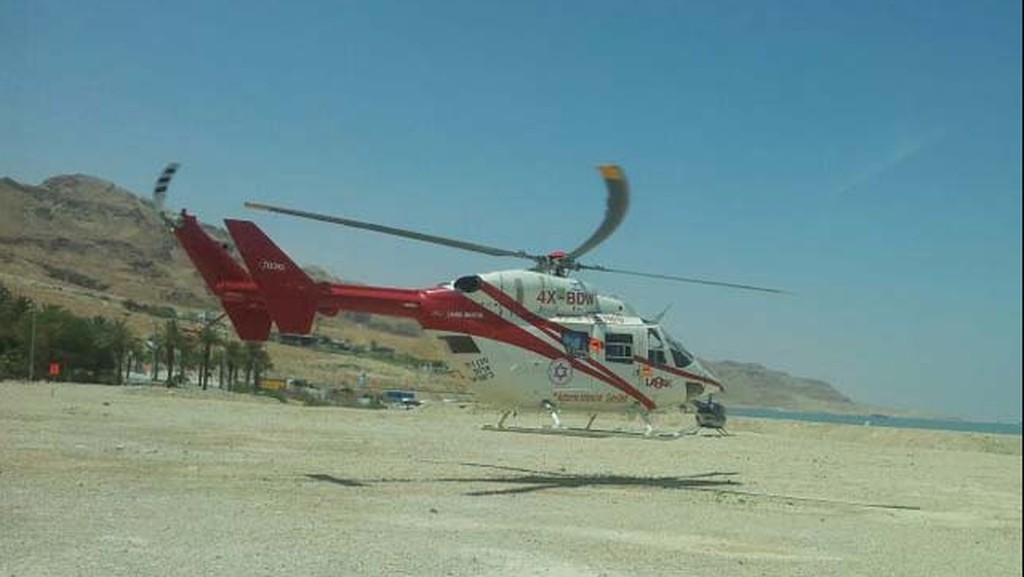 Вертолет Службы скорой помощи на Мертвом море 