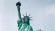 לשימוש חד פעמי בלבד! שלט מהגרים מתקבלים בברכה ברוכים הבאים על פסל החירות ניו יורק ארה"ב