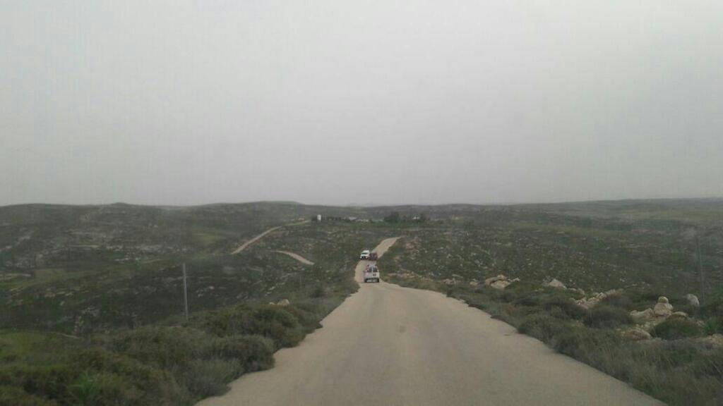 Road leading to Teneh Omarim 