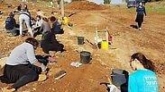 תלמידות אולפנה באתר החפירות    