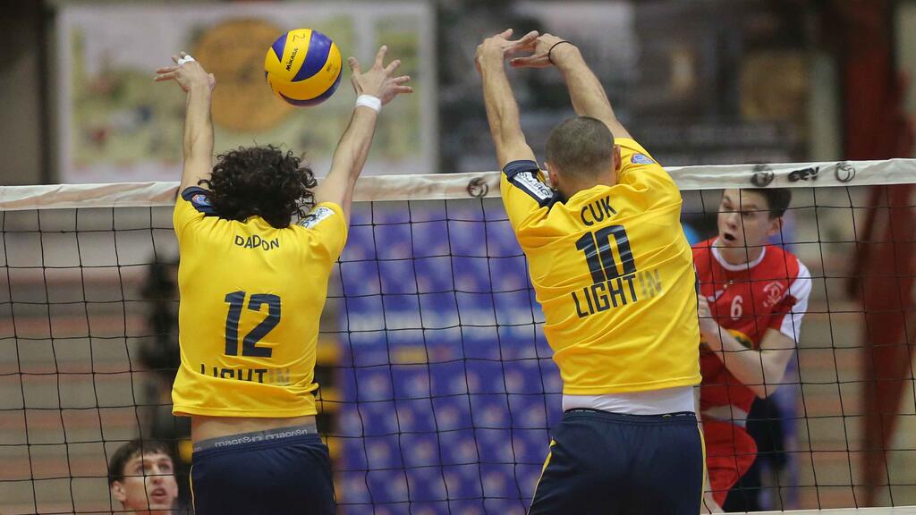 Волейбол (Иллюстрация: Реувен Шварц) Волейбол