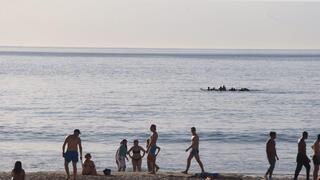 Keeping cool on the Tel Aviv beach 