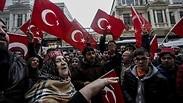 הפגנה טורקית אתמול מחוץ לקונסוליה ההולנדית באיסטנבול