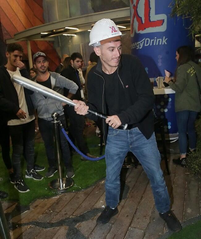 לוקח חלק בהריסות. חמימו