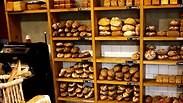 לחם מוכן למכירה, בתל אביב