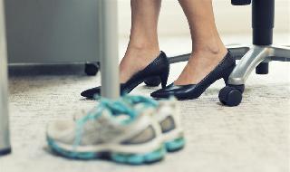 נפוצה בעיקר בנשים הנועלות נעלי עקב