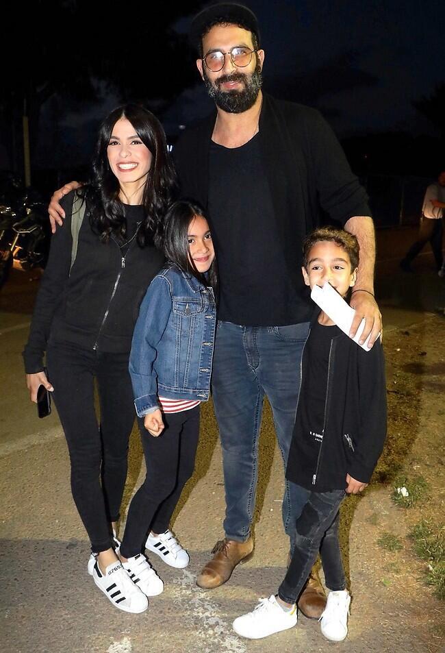 הכי מאושרים. מיכל ויצמן עם בעלה ניר והילדים