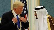 טראמפ עם מלך סעודיה סלמאן              