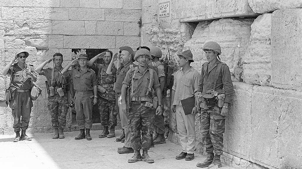 IDF Paratroopers sing Israel’s national anthem at the Western Wall after its capture in 1967  