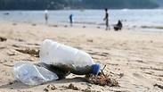 פסולת פלסטיק בחוף הים