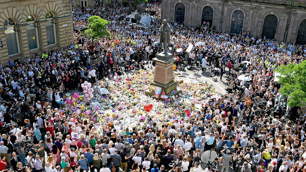 Flowers in Manchester city center for the young victims of the bombing at the Ariana Grande concert 