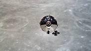 ה"עכביש" של אפולו 10 על רקע הירח