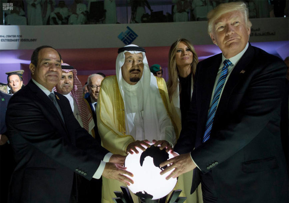 L-R: Egyptian President Abdel Fattah el-Sissi, Saudi King Salman bin Abdulaziz Al Saud and U.S. President Donald Trump at the Global Center for Combating Extremist Ideology in Riyadh, May 2017  