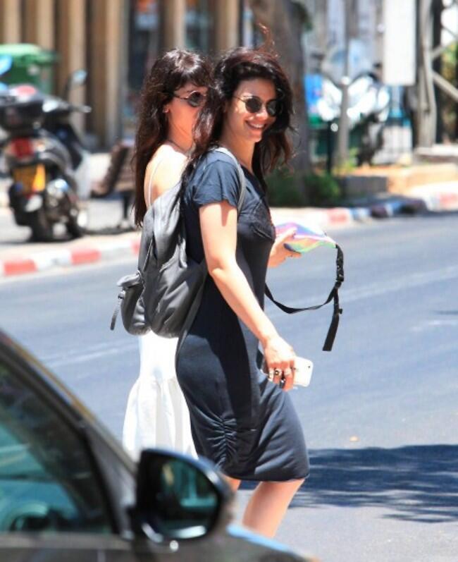 שרה ברחובות. טייב