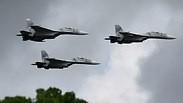 מחאה גם בחיל האוויר. מטוסי קרב בחגיגות יום העצמאות בקראקס             