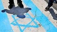 דגל ישראל בפתח סוכת האבלים