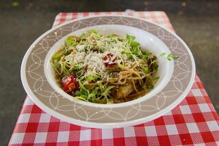 ארוחה בסיר אחד: פסטה מחיטה מלאה עם כרישה