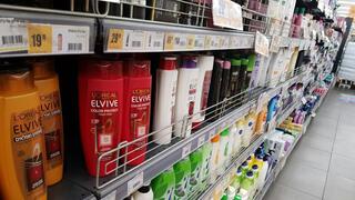 Импортные средства для ухода за волосами в супермаркете 
