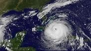 הסופה מתקרבת לפלורידה