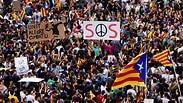 מפגינים תומכי עצמאותה של קטלוניה      