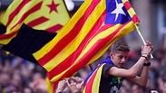 דגלי קטלוניה מונפים בברצלונה     