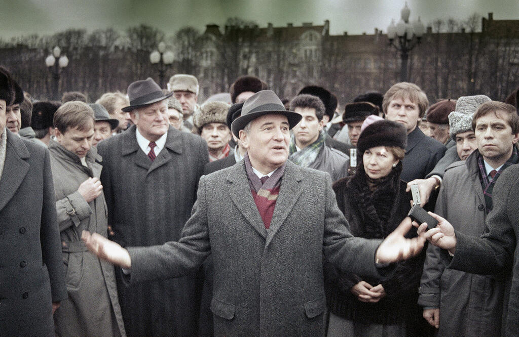 Михаил и Раиса Горбачевы на встречах с народом. 1990 год, Литва 