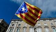 הרוב הצביעו בעד עצמאות. דגל קטלוניה בברצלונה                                   