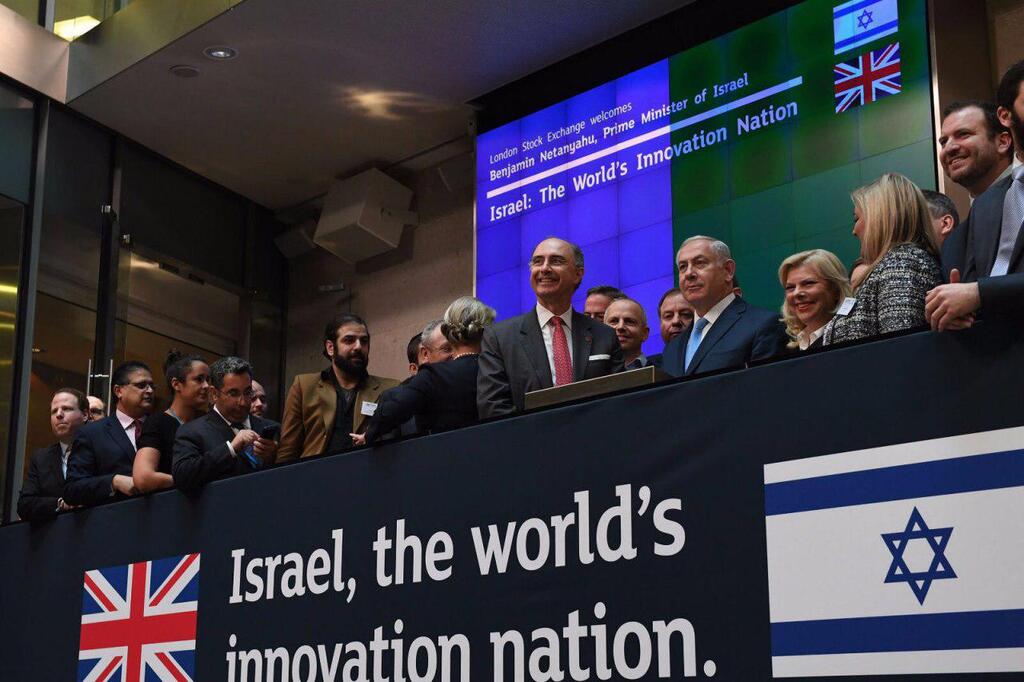 Prime Minister Benjamin Netanyahu opens trading at the London Stock Exchange, October 2017 