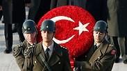הטורקים מציינים את זכר אטאטורק
