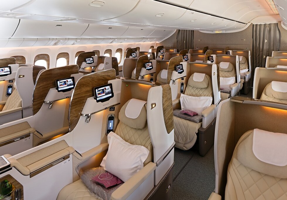 Салон самолета компании Emirates.