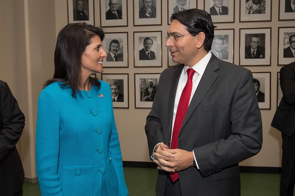 Former U.S. ambassador to the UN Nikki Haley (L) and Danny Danon 