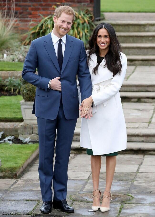 התעלפנו. הנסיך הארי ומייגן מרקל בתמונת אירוסים רשמית