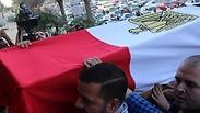 הלווייה בקהיר של שוטר מצרי שנהרג במתקפת טרור במדבר המערבי                