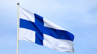 הרבה אחרי דנמרק בדירוג. דגל פינלנד