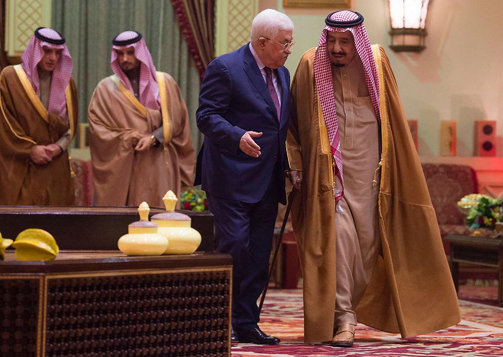 Palestinian President Mahmoud Abbas and Saudi Arabia's King Salman bin Abdulaziz Al-Saud during a meeting in Riyadh in 2017 